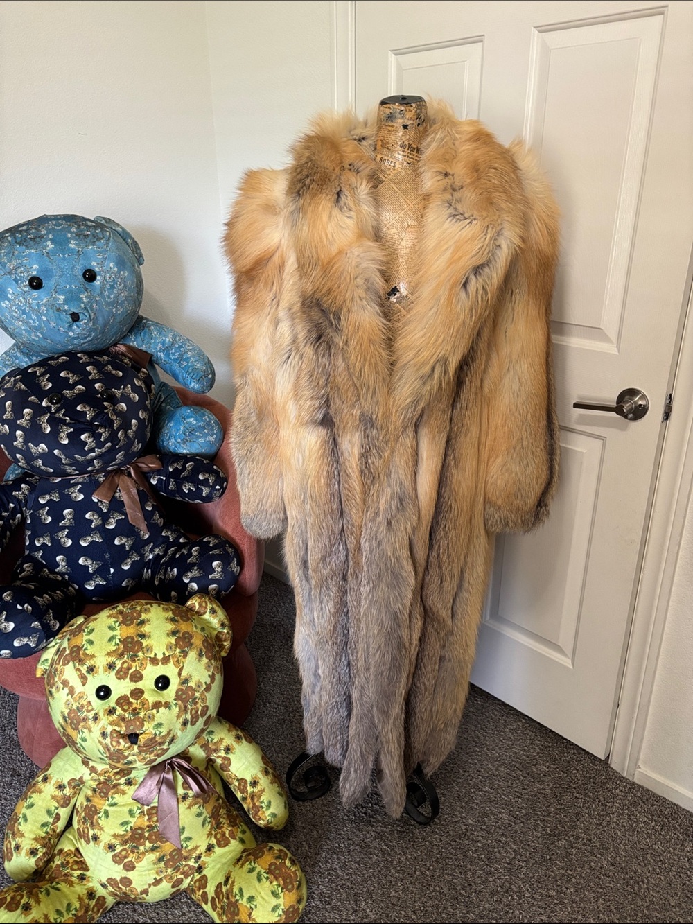 vintage fox fur coat luxurious full length Mob Wives **gucci garment bag** thick